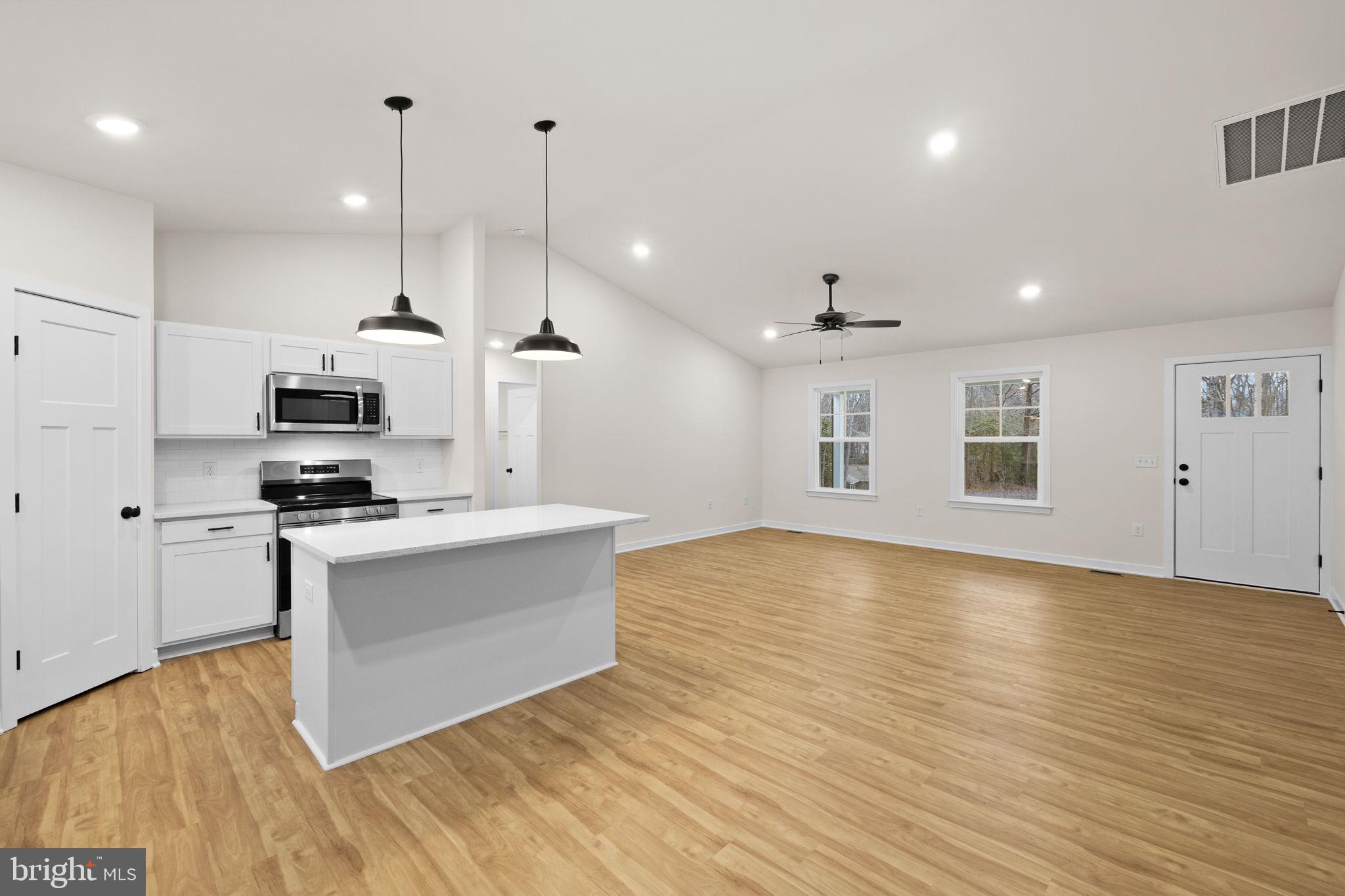 PRESIDENTIAL LAKES - Residential