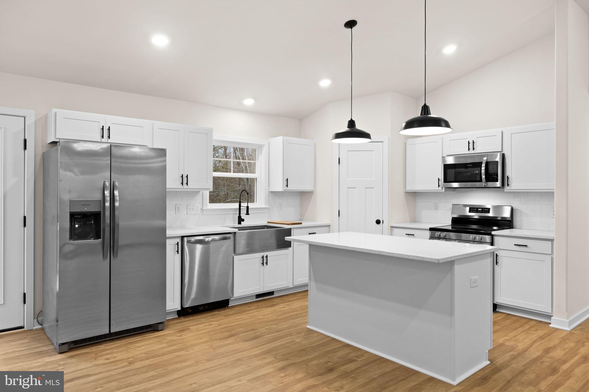 PRESIDENTIAL LAKES - Residential