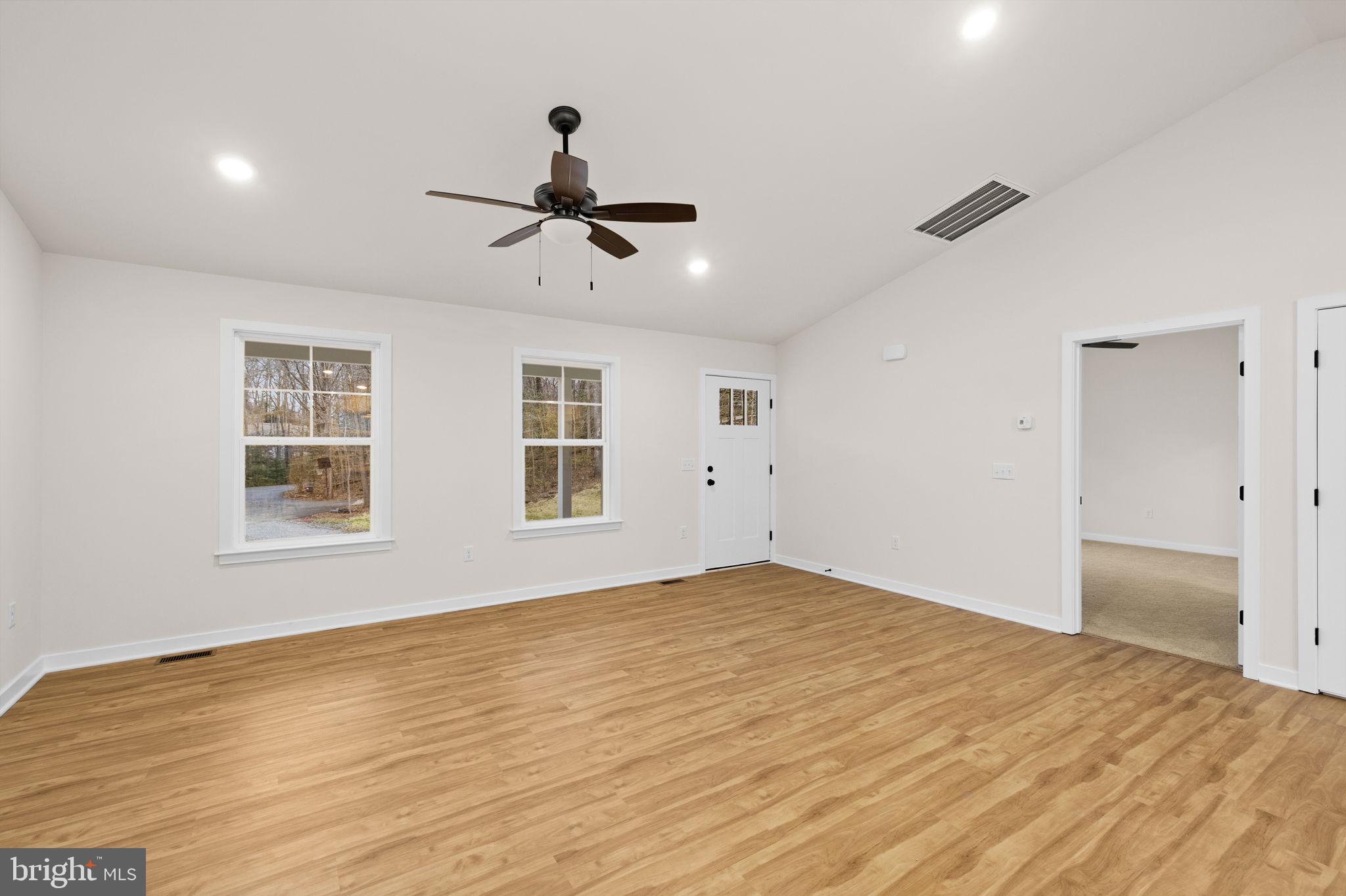 PRESIDENTIAL LAKES - Residential