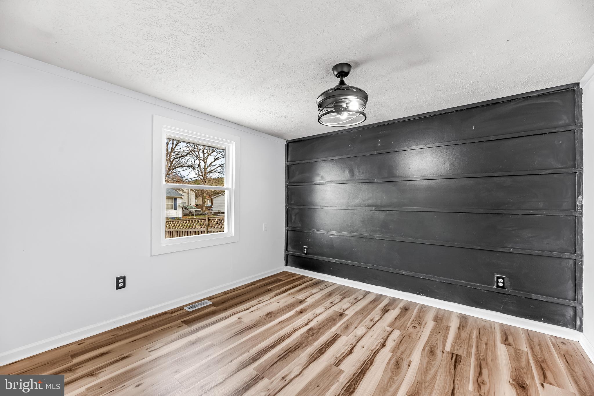 SOUTH HAMPTON - Residential