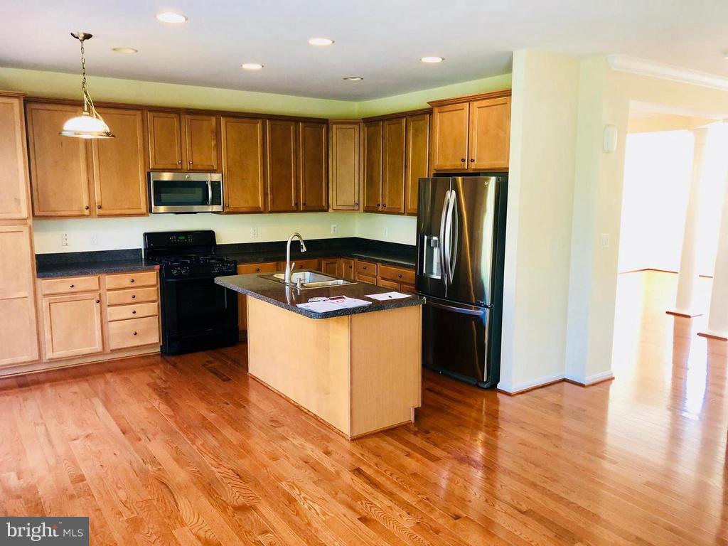 GUNSTON COMMONS - Residential Lease