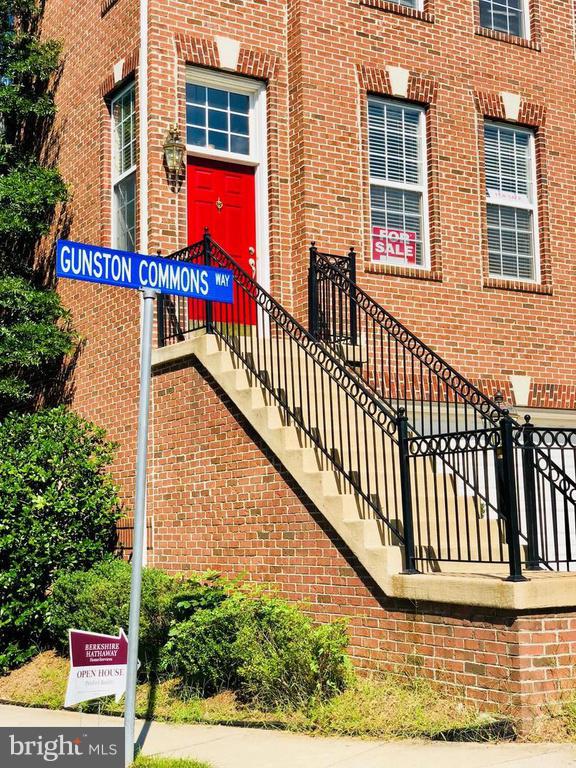 GUNSTON COMMONS - Residential Lease