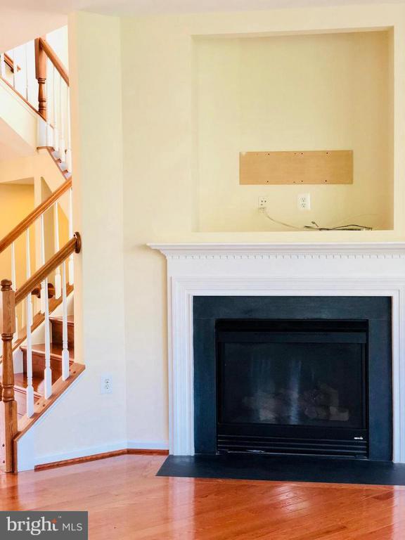 GUNSTON COMMONS - Residential Lease