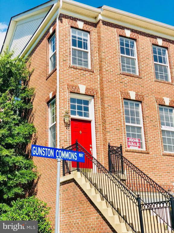 GUNSTON COMMONS - Residential Lease