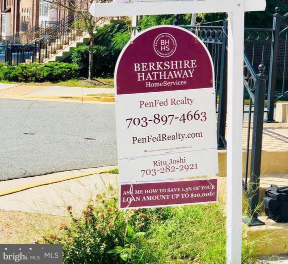 GUNSTON COMMONS - Residential Lease