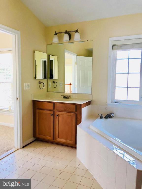 GUNSTON COMMONS - Residential Lease