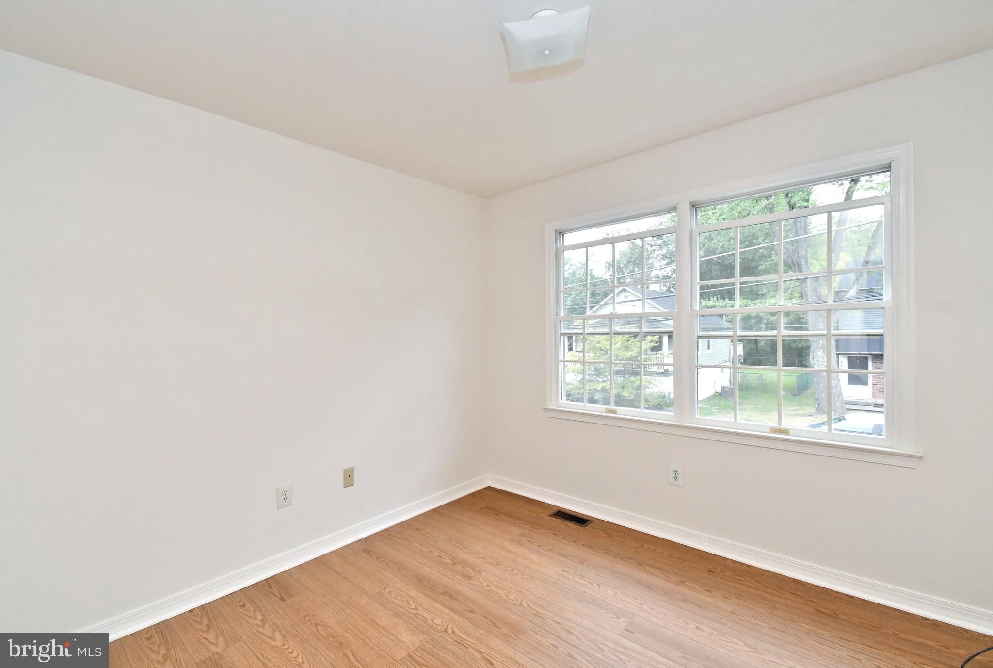 LAUREL WOODS - Residential