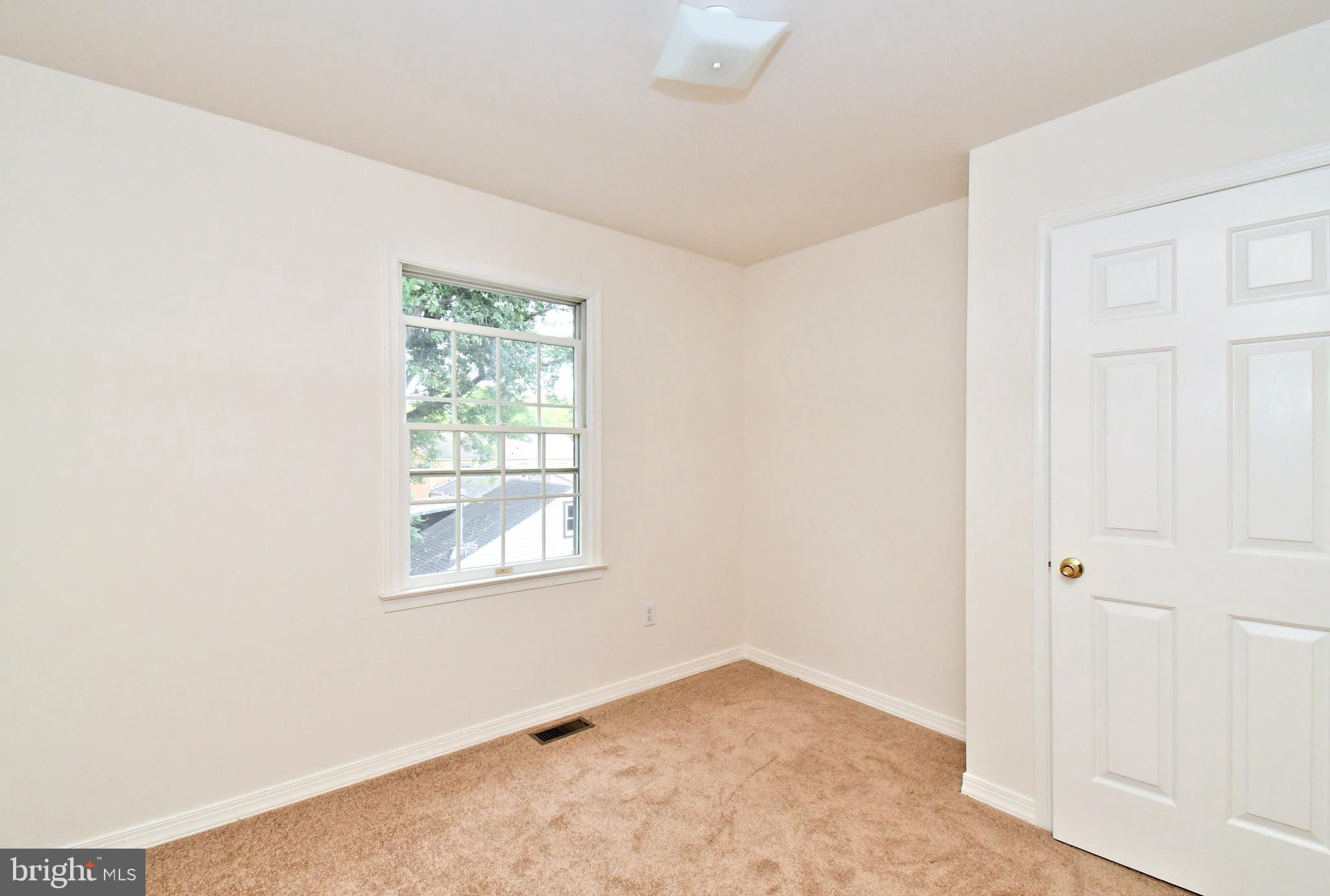 LAUREL WOODS - Residential