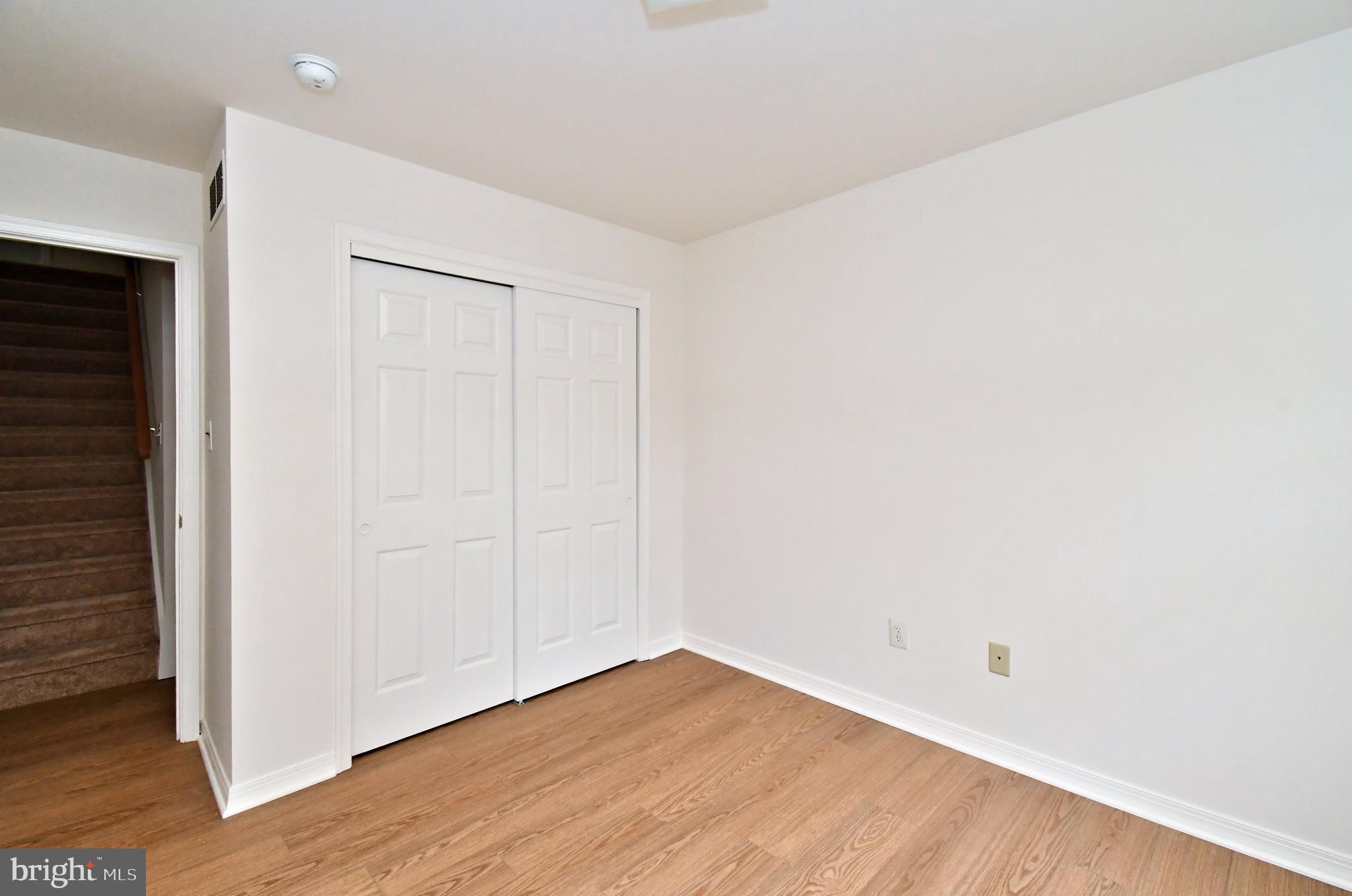 LAUREL WOODS - Residential