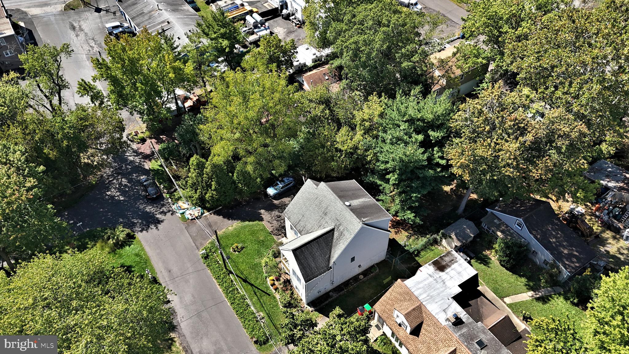 LAUREL WOODS - Residential