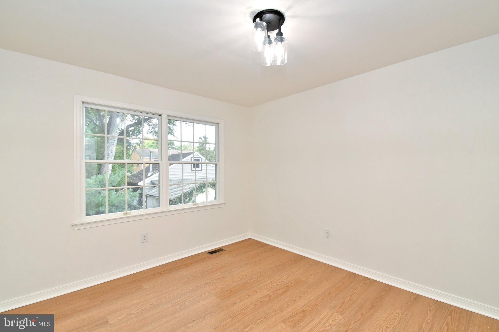 LAUREL WOODS - Residential