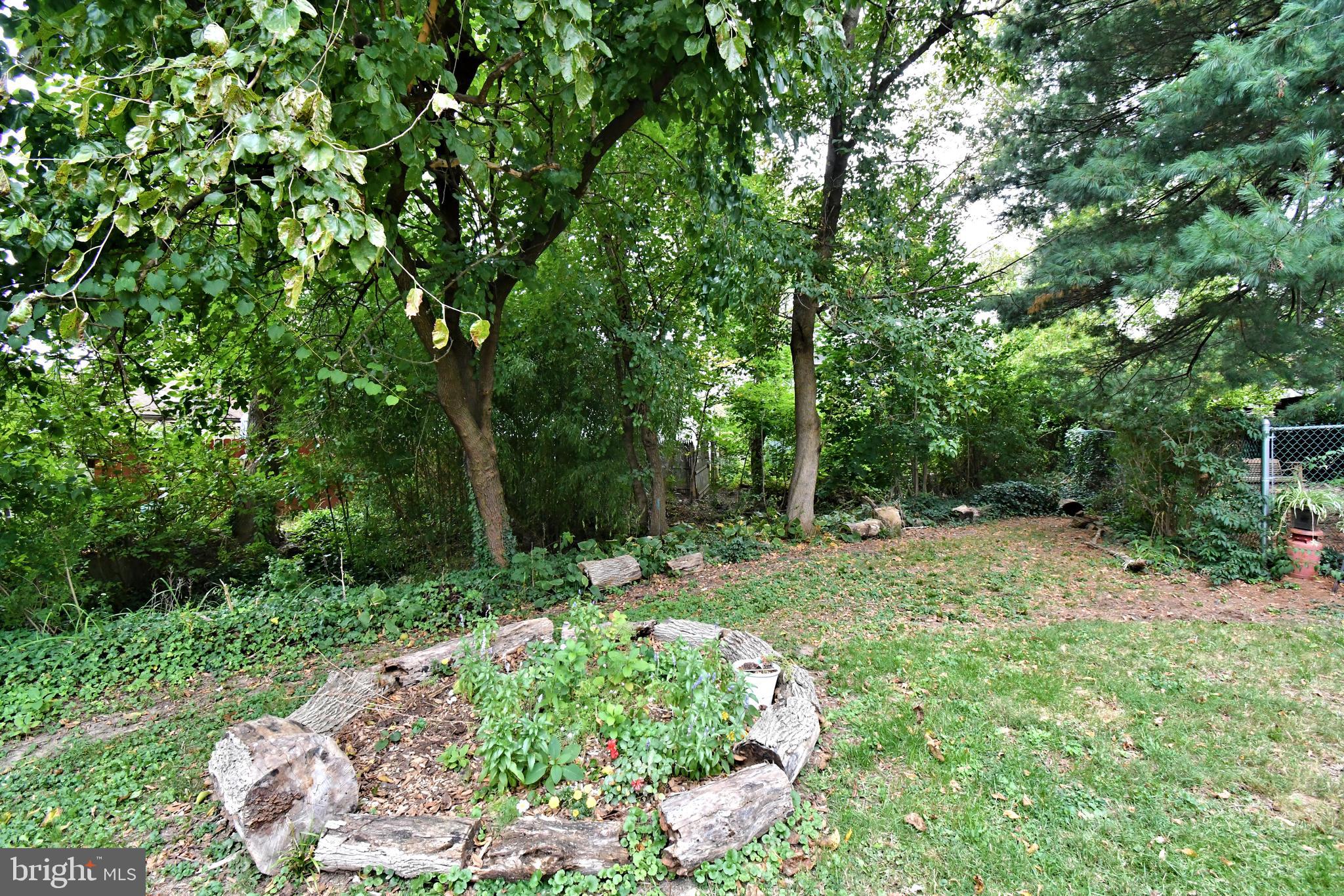 LAUREL WOODS - Residential