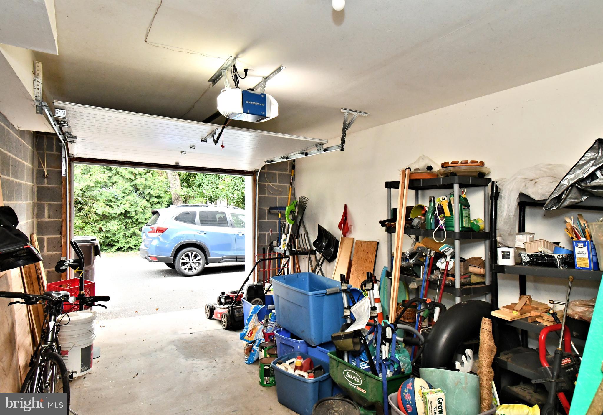 LAUREL WOODS - Residential