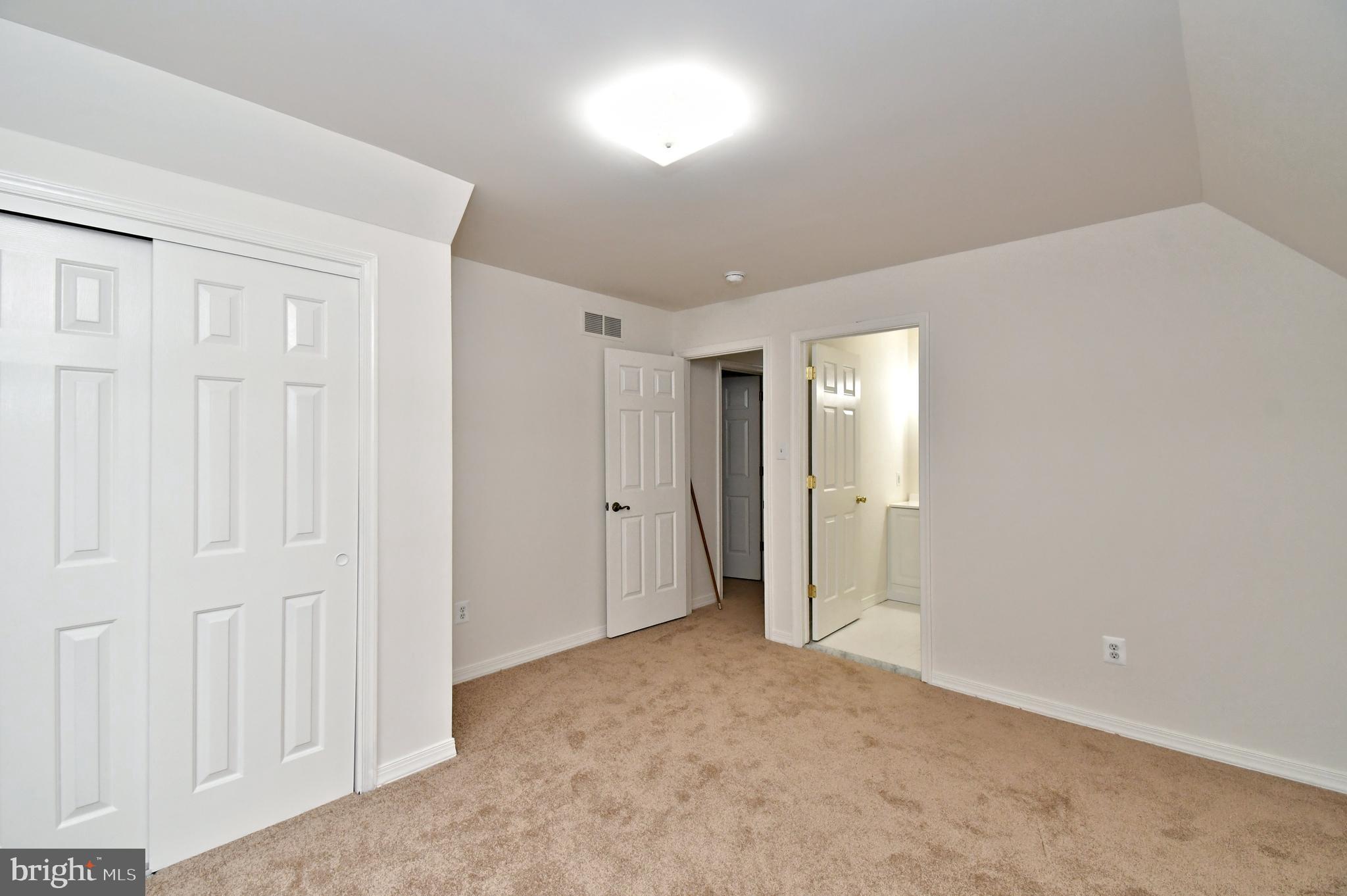 LAUREL WOODS - Residential