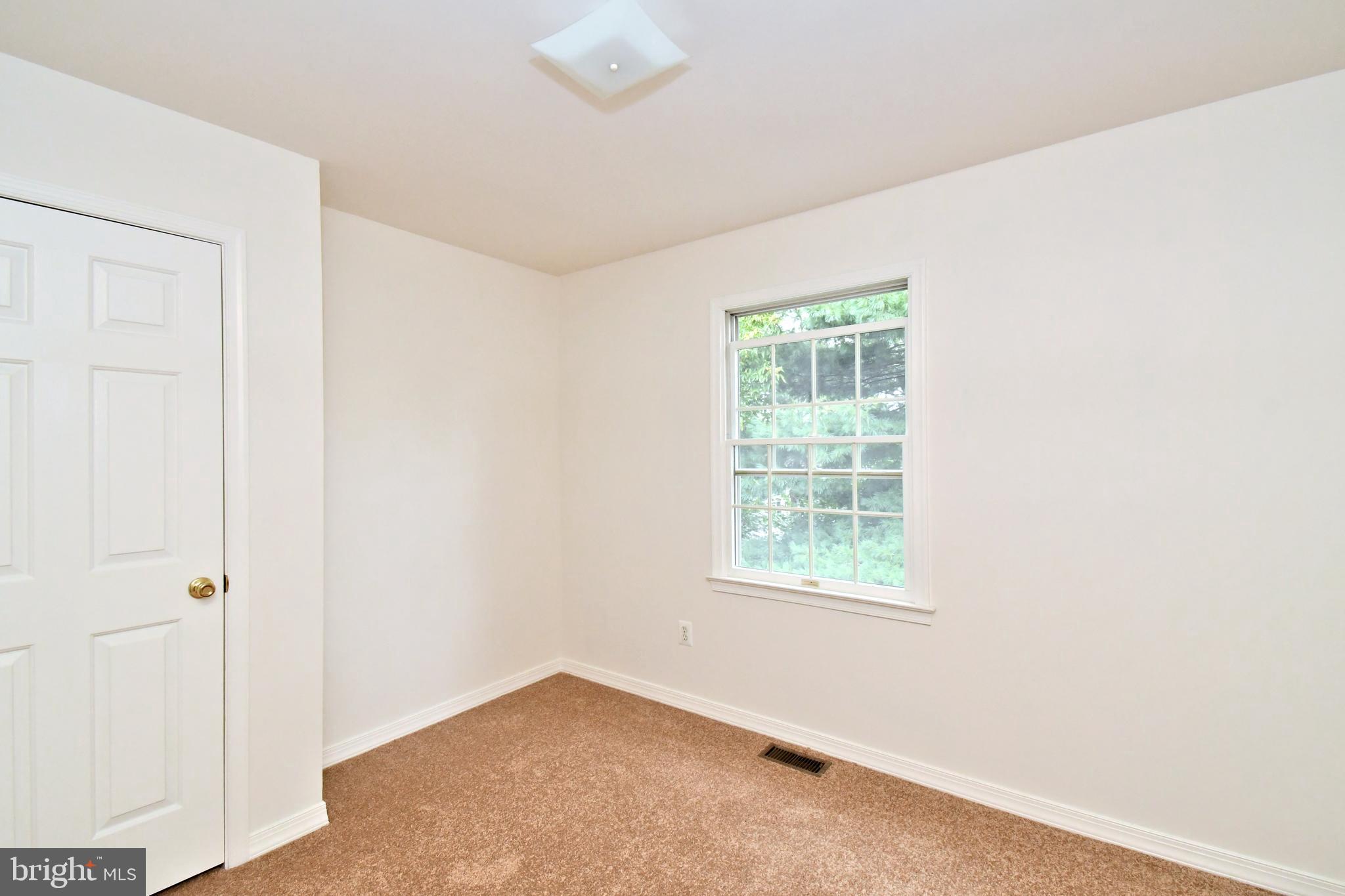 LAUREL WOODS - Residential