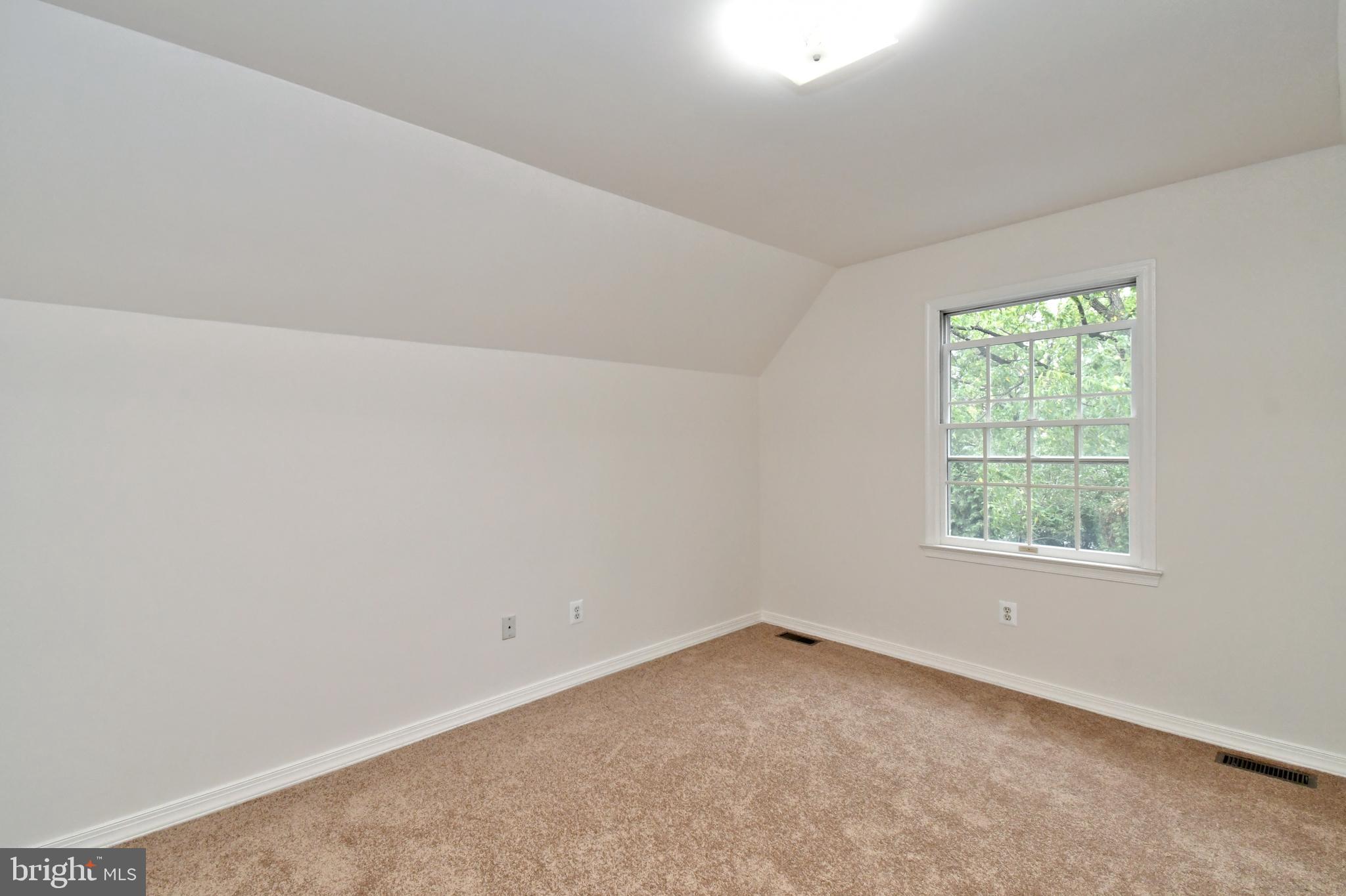 LAUREL WOODS - Residential