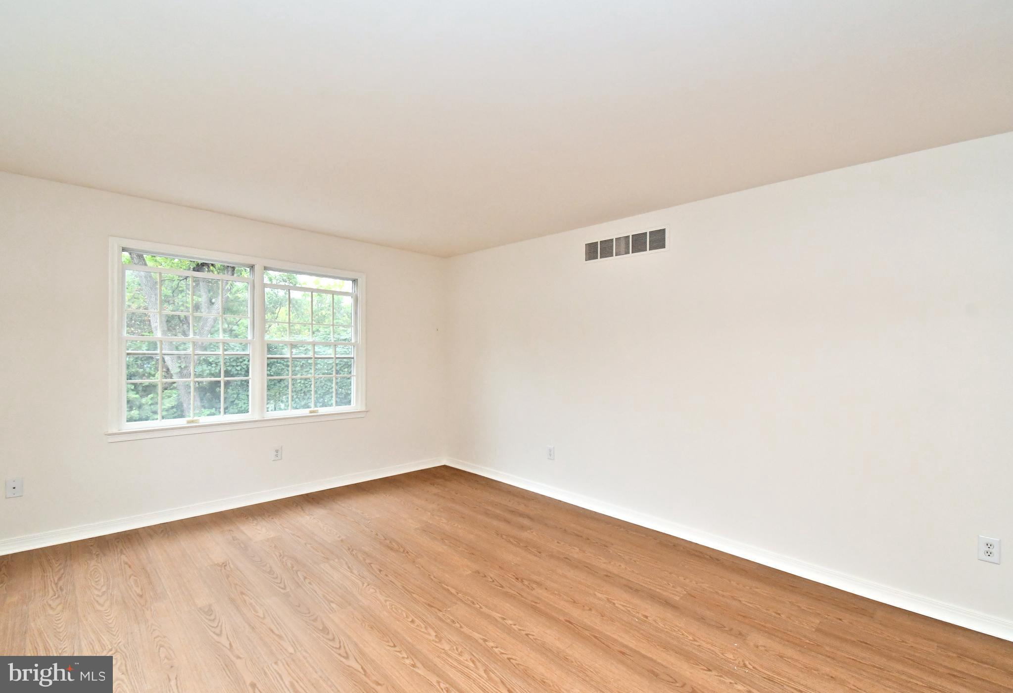 LAUREL WOODS - Residential