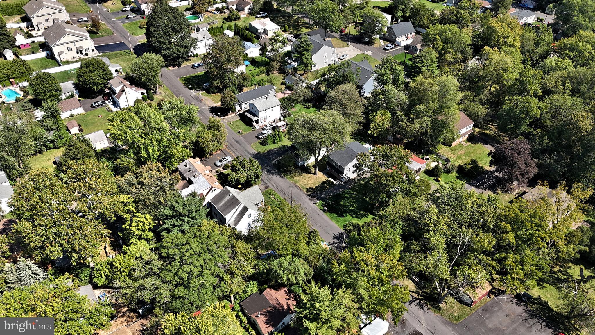 LAUREL WOODS - Residential