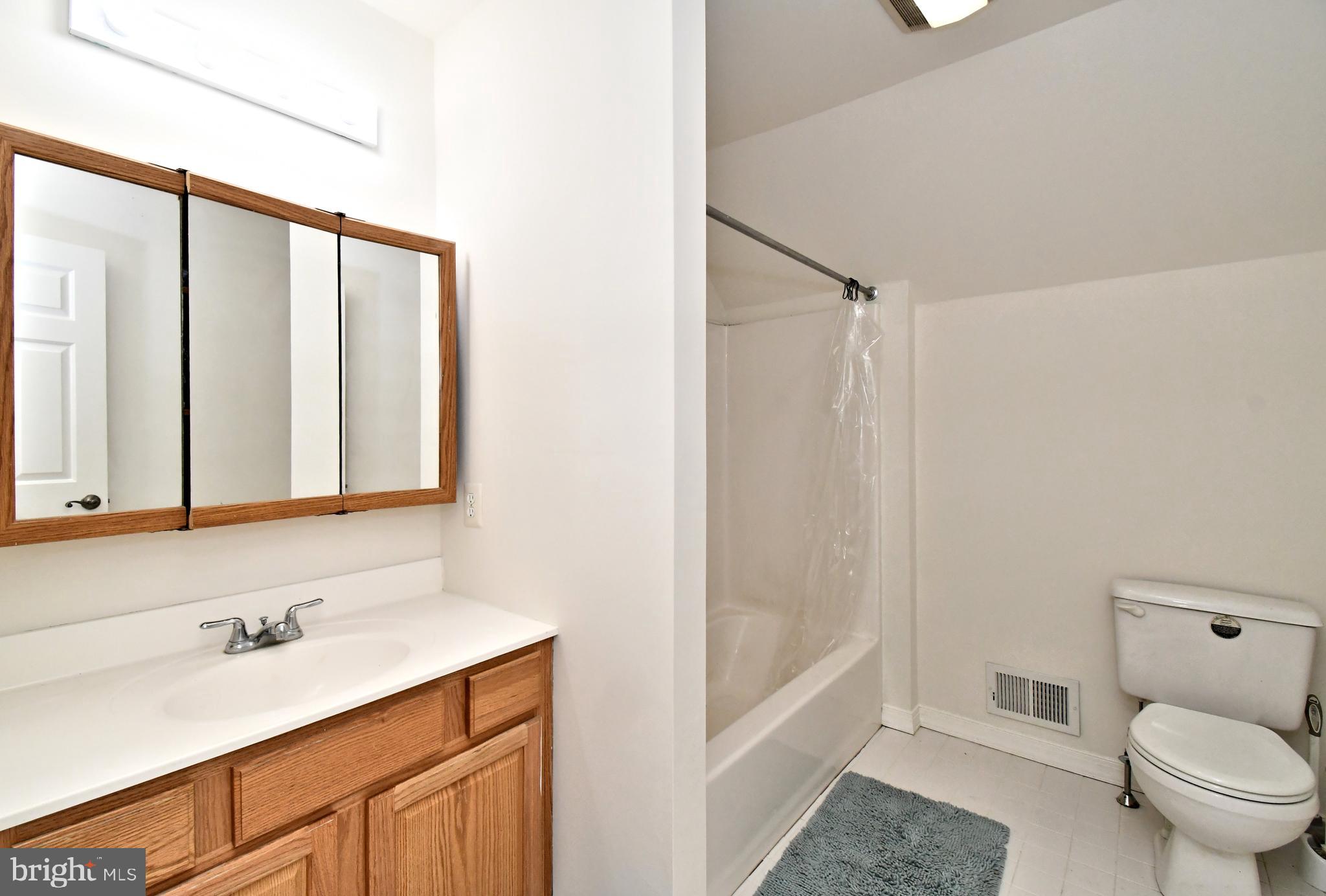 LAUREL WOODS - Residential