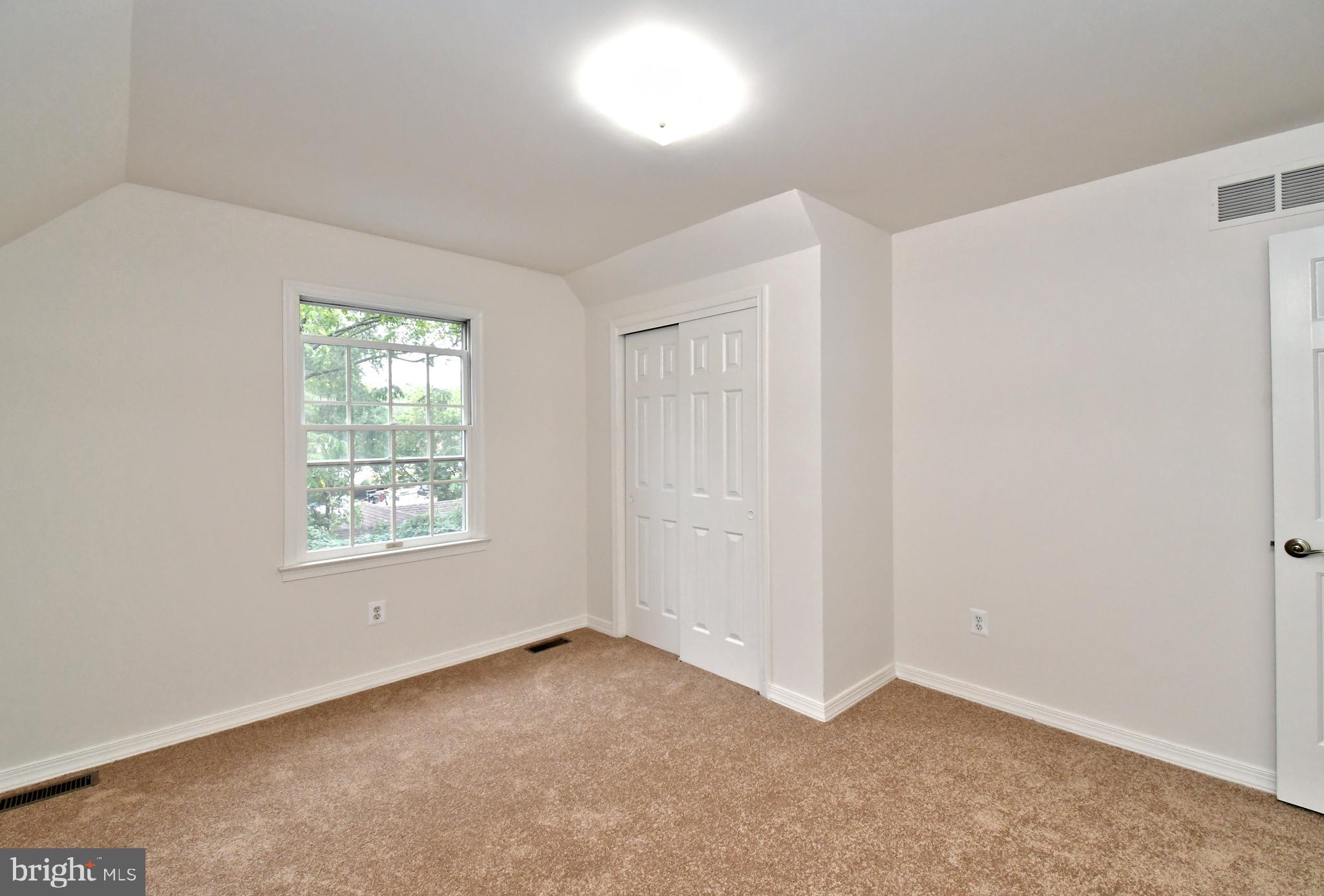 LAUREL WOODS - Residential