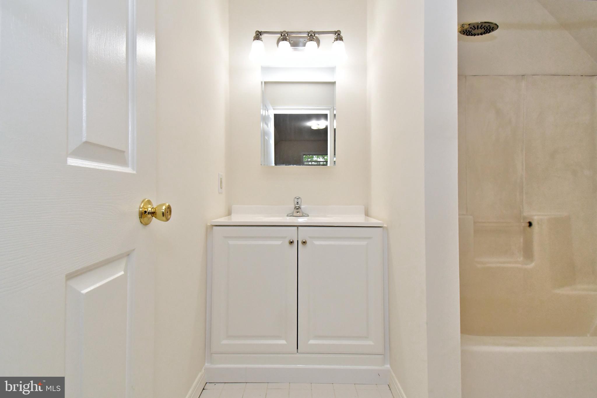 LAUREL WOODS - Residential