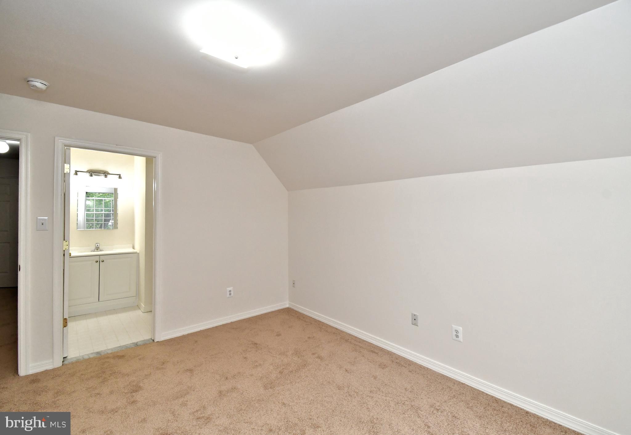 LAUREL WOODS - Residential