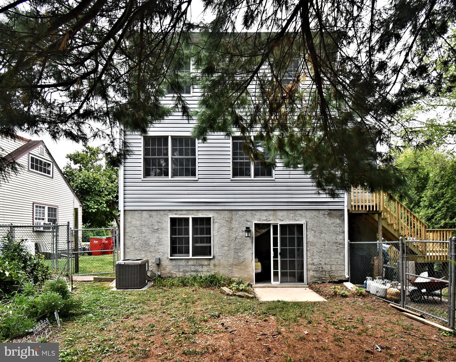 LAUREL WOODS - Residential