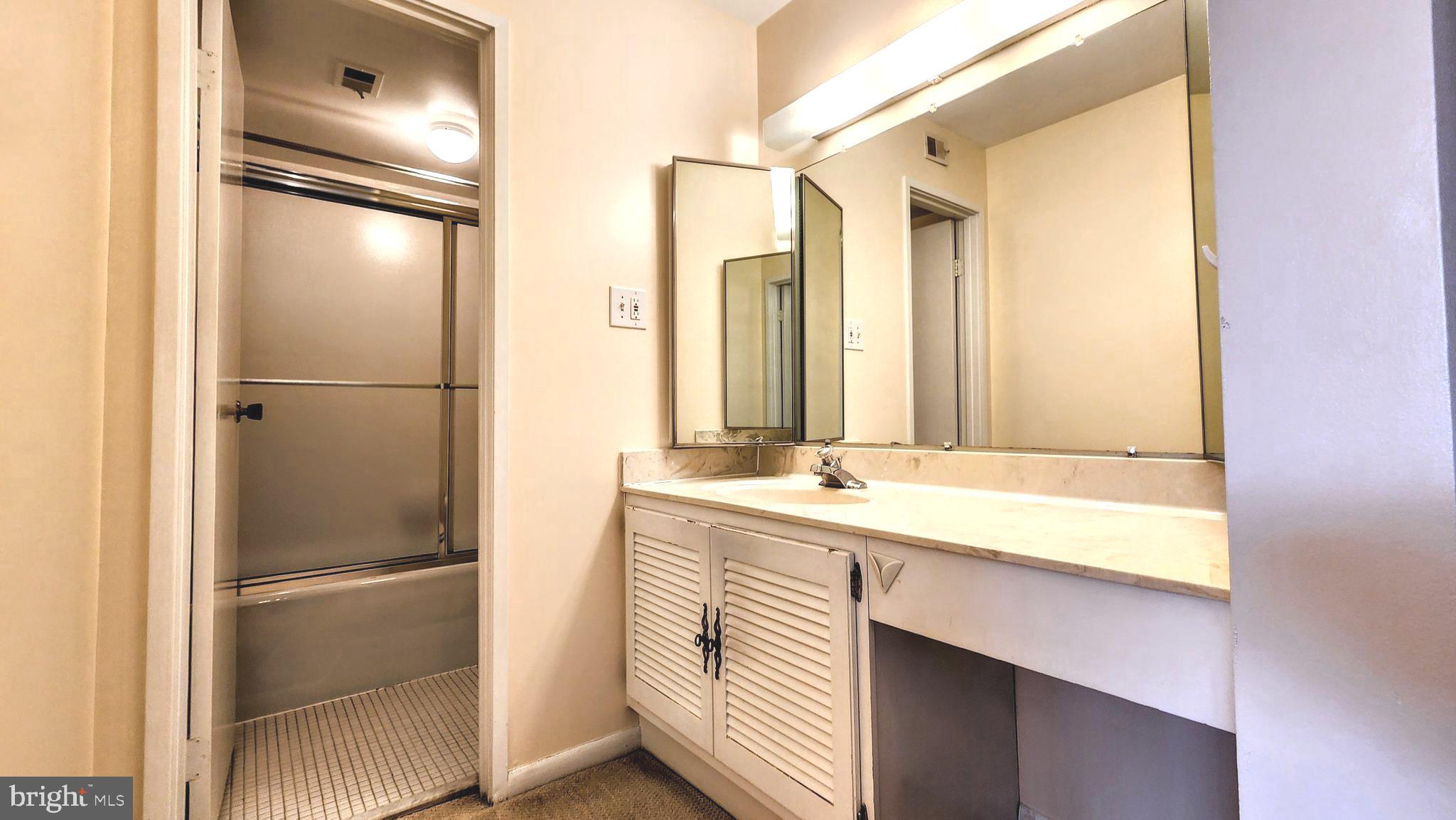 SUMNER VILLAGE - Residential Lease