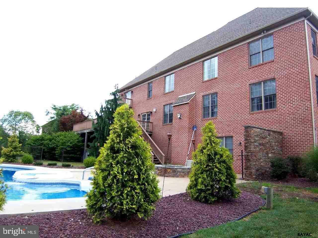 NEW BRITTANY - Residential