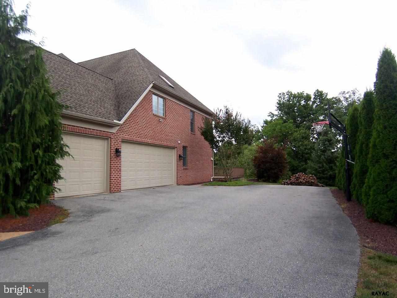 NEW BRITTANY - Residential