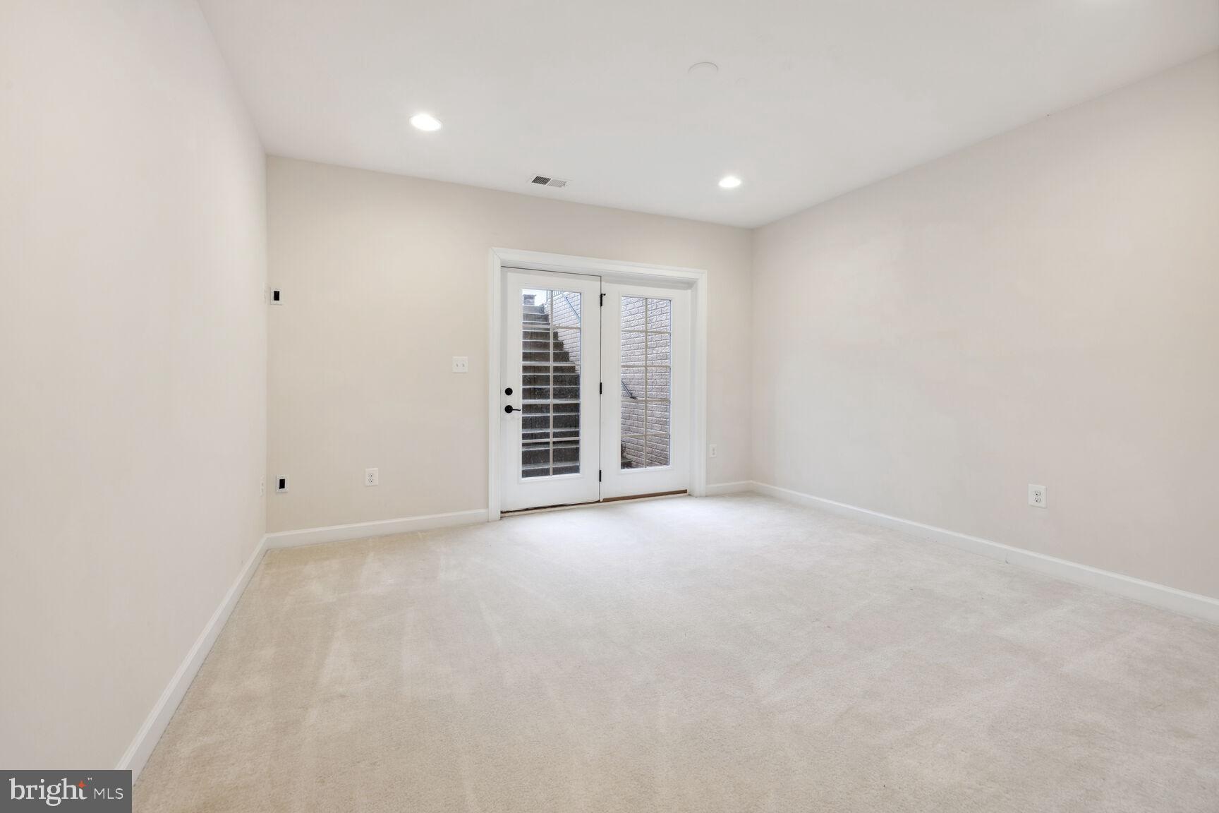 GREENBERRY - Residential Lease