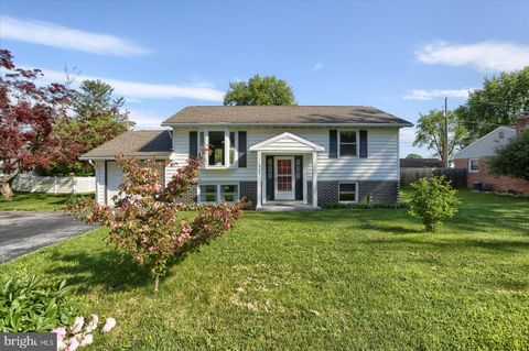 1507 HEMLOCK AVENUE CARLISLE PA 17013