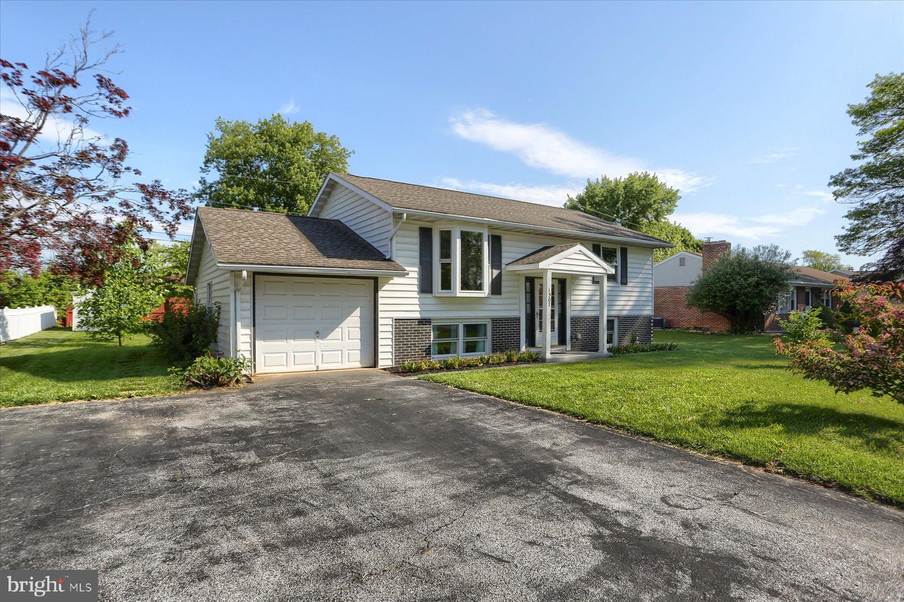1507 HEMLOCK AVENUE