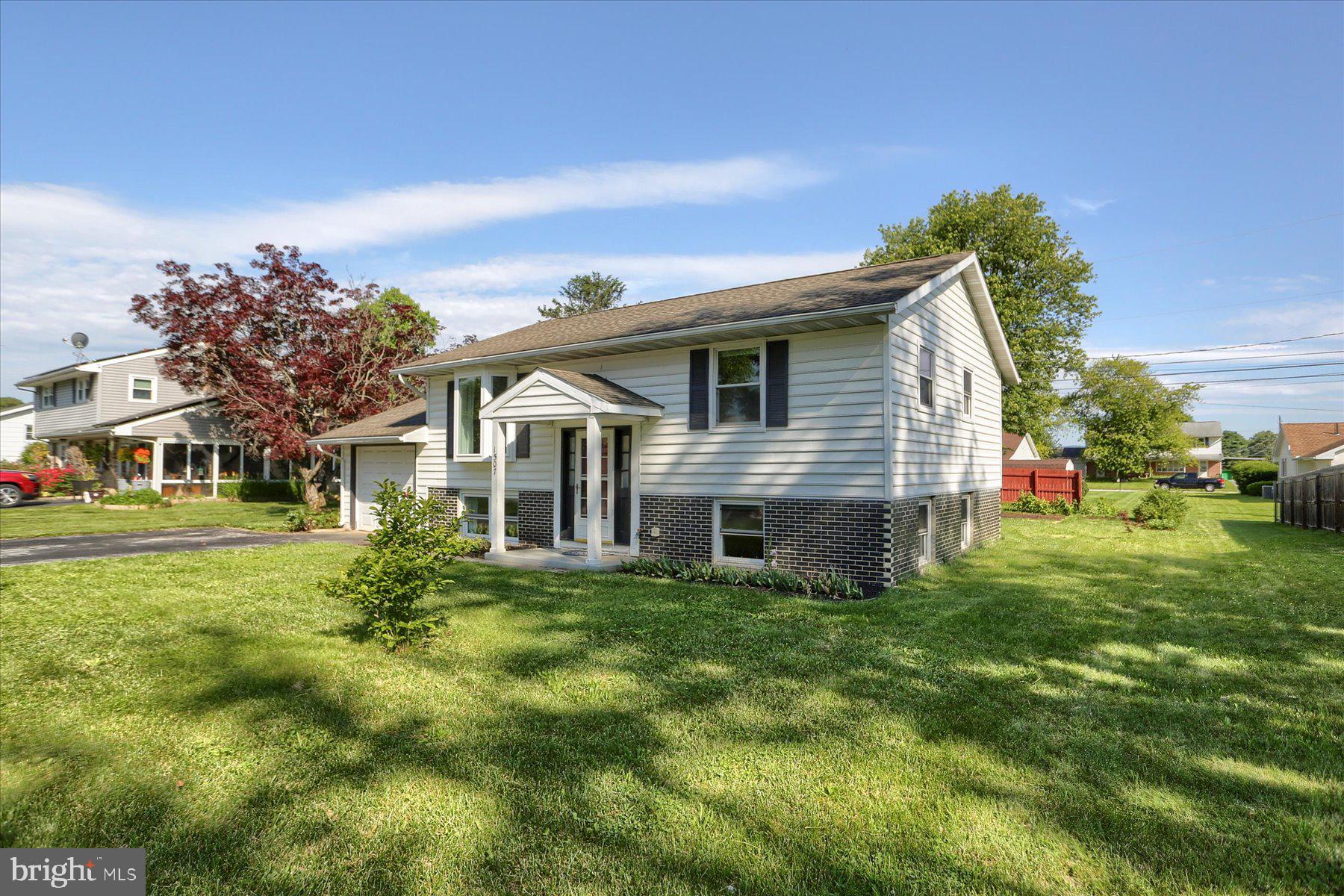 1507 HEMLOCK AVENUE