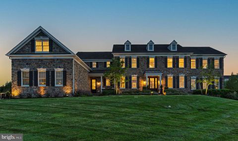 8 KEITH LANE NEWTOWN PA 18940