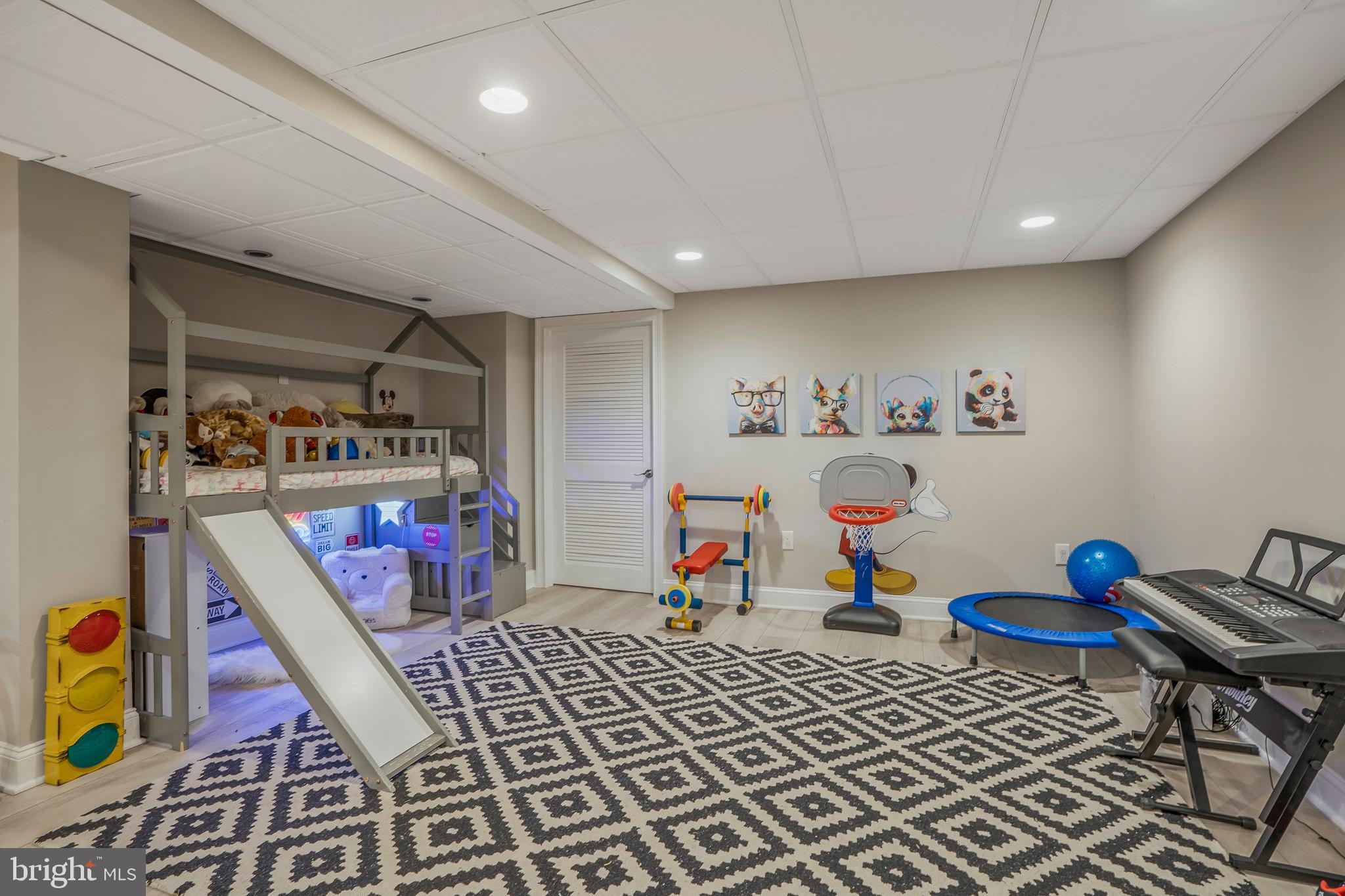 DUTCHESS FARM ESTS - Residential