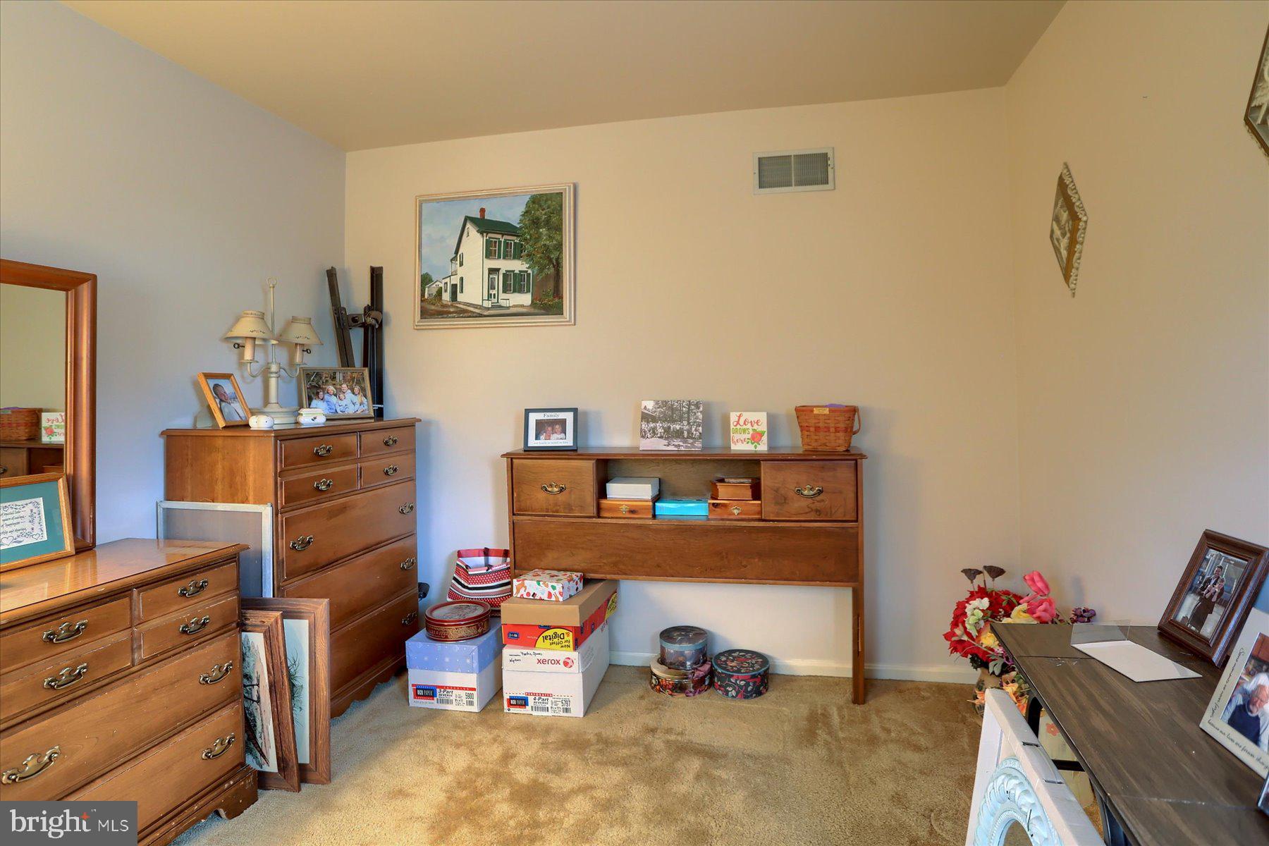 NOLL MANOR - Residential