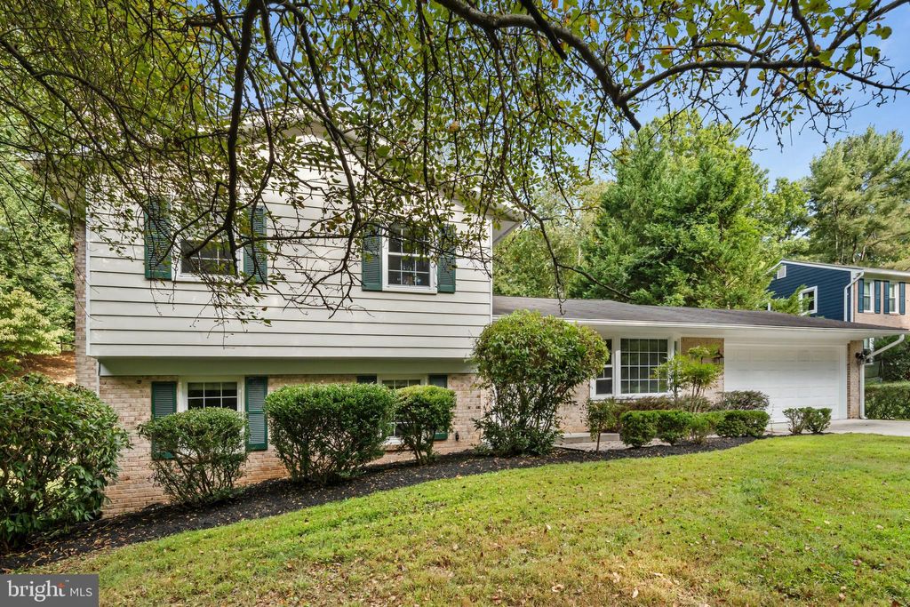 Photo of 11905 Ambleside Drive, POTOMAC, MD 20854 (MLS # MDMC2197228)