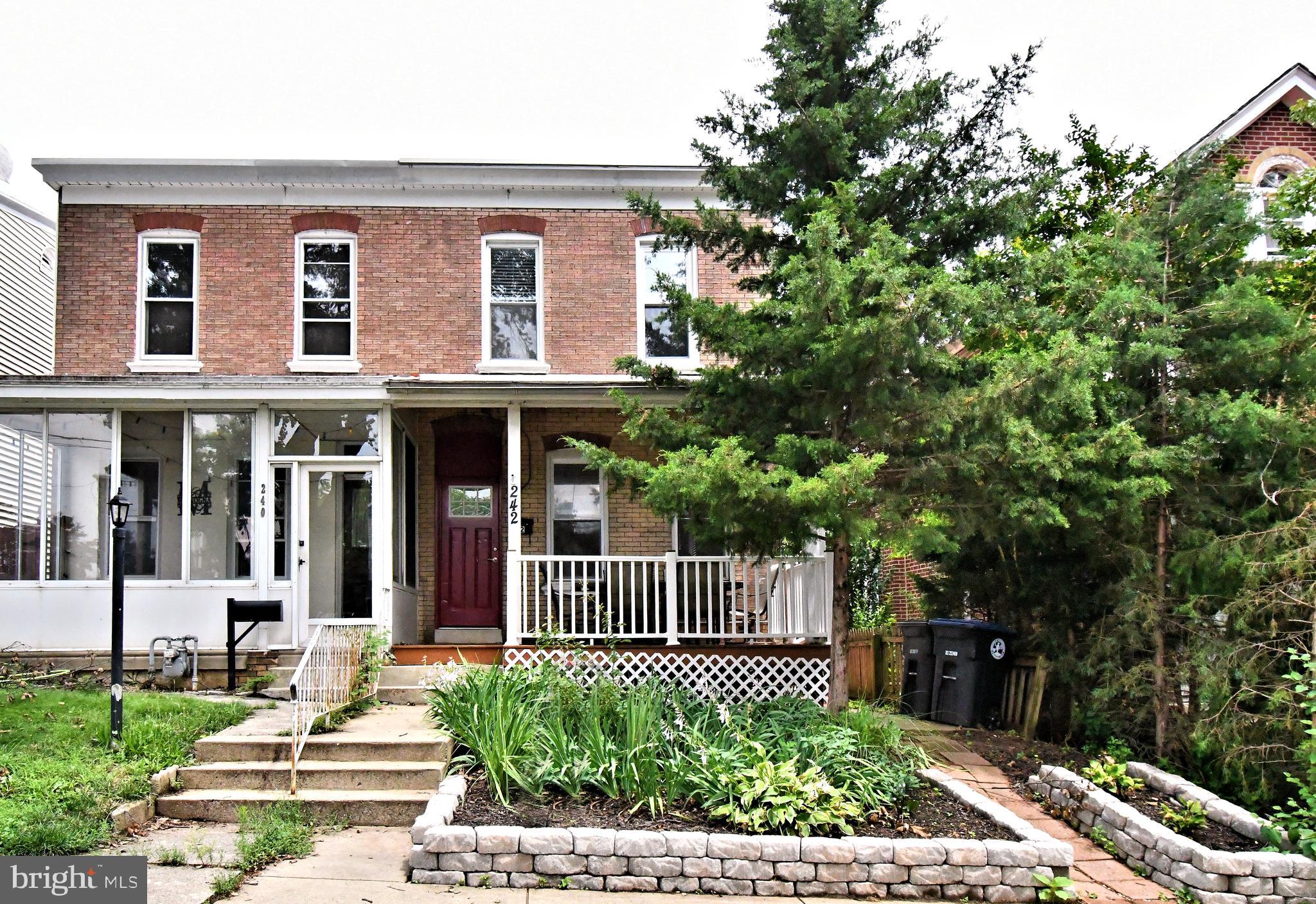Looking for an amazing rental home in Conshohocken? Look no further than this charming twin home with its spacious 3-bedroom, 2-bath layout. Located in the desirable downtown area of Conshohocken, this home offers convenient living with its detached garage, oversized kitchen, first-floor laundry, front porch, and rear large yard.
The bright and open floor plan is perfect for entertaining and daily living.
The chef's dream kitchen features ample counter space and plenty of storage in the cabinets. Beautiful hardwood floors and ceiling fans add a touch of elegance to the home. The first floor boasts a convenient laundry room, making chores a breeze.
Upstairs, you'll find three bedrooms with a hall bathroom featuring a step-in shower and tile flooring. The location is ideal, within walking distance to Fayette Street for shopping, dining, and nightlife. The property is also close to the Schuylkill River Trail (SRT) for outdoor activities and exercise.
Commuting is easy with the nearby
SEPTA train for quick access to Philadelphia and the surrounding areas. A detached garage provides ample parking and storage space. Don't miss out on this opportunity to make this beautiful home in Conshohocken your own. Schedule your showing today and start