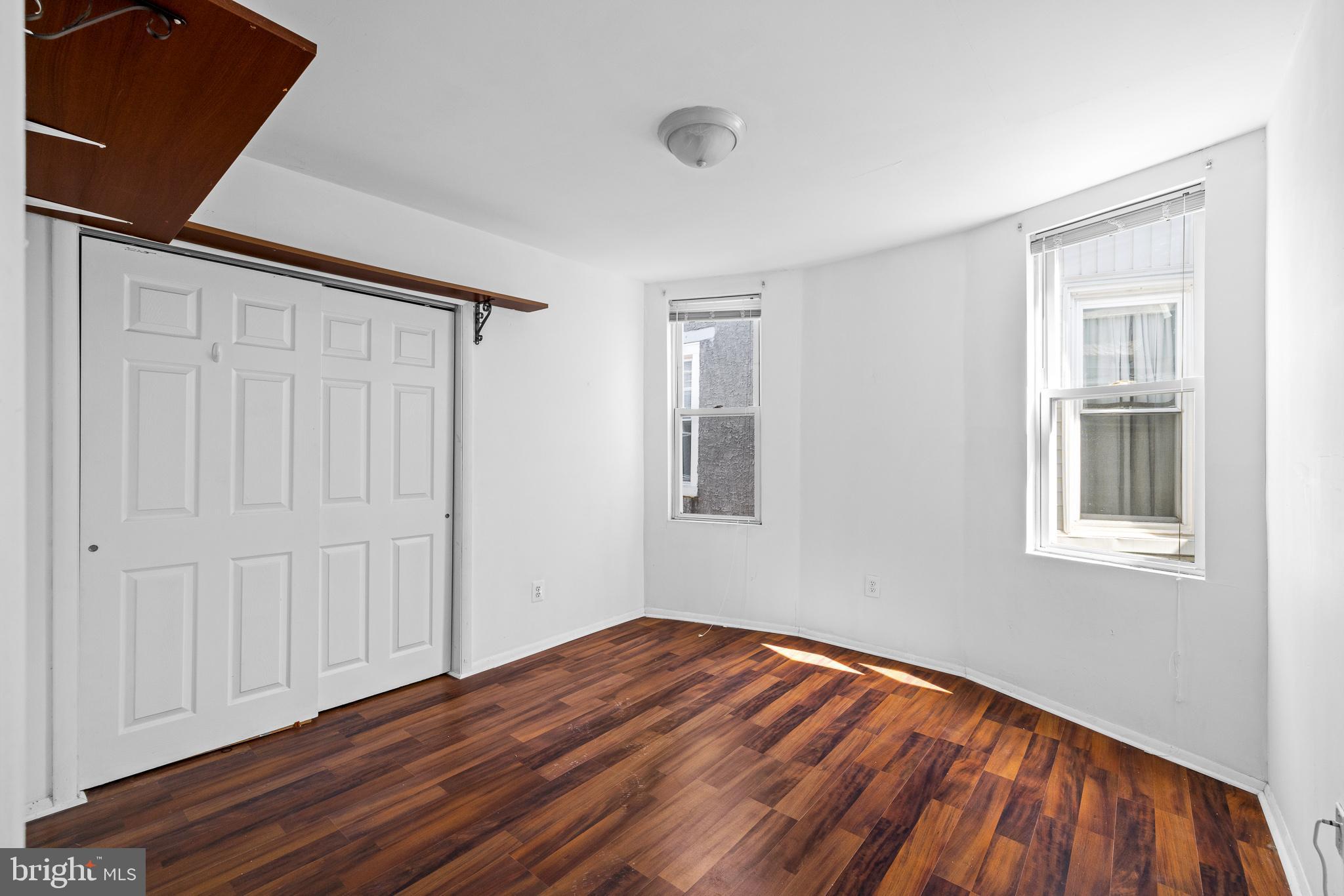 UNIVERSITY CITY - Residential Income