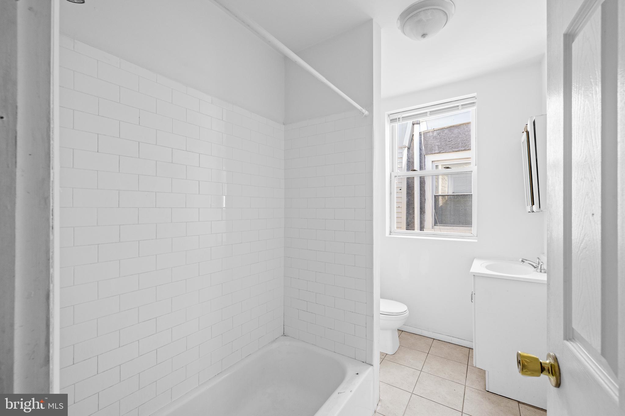 UNIVERSITY CITY - Residential Income