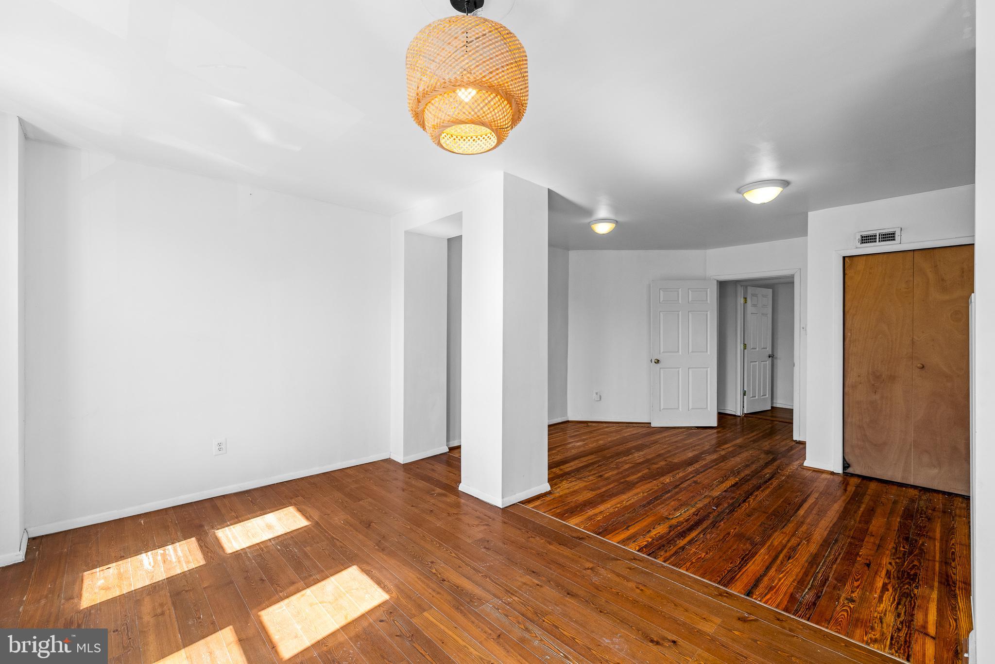 UNIVERSITY CITY - Residential Income