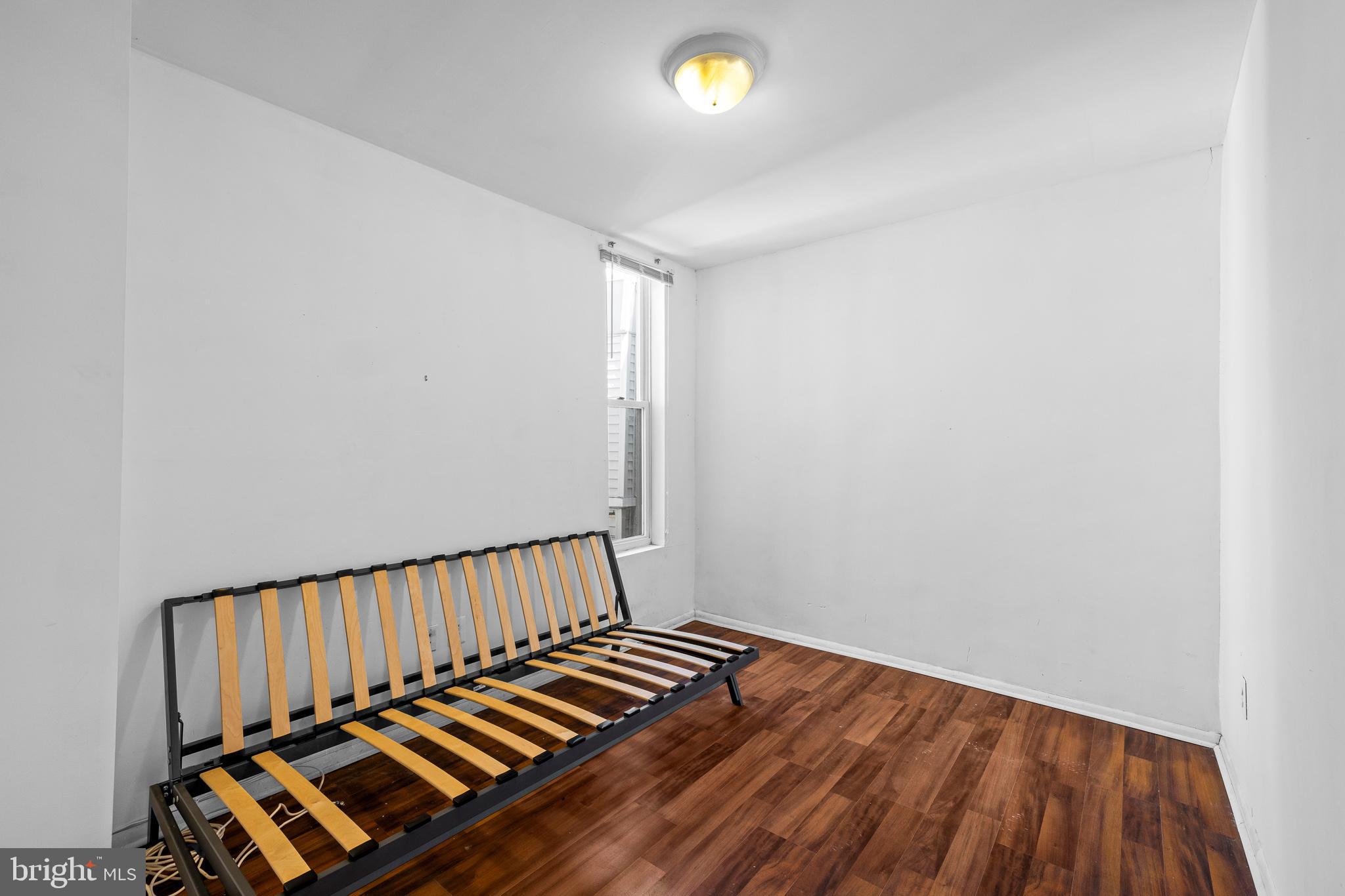 UNIVERSITY CITY - Residential Income