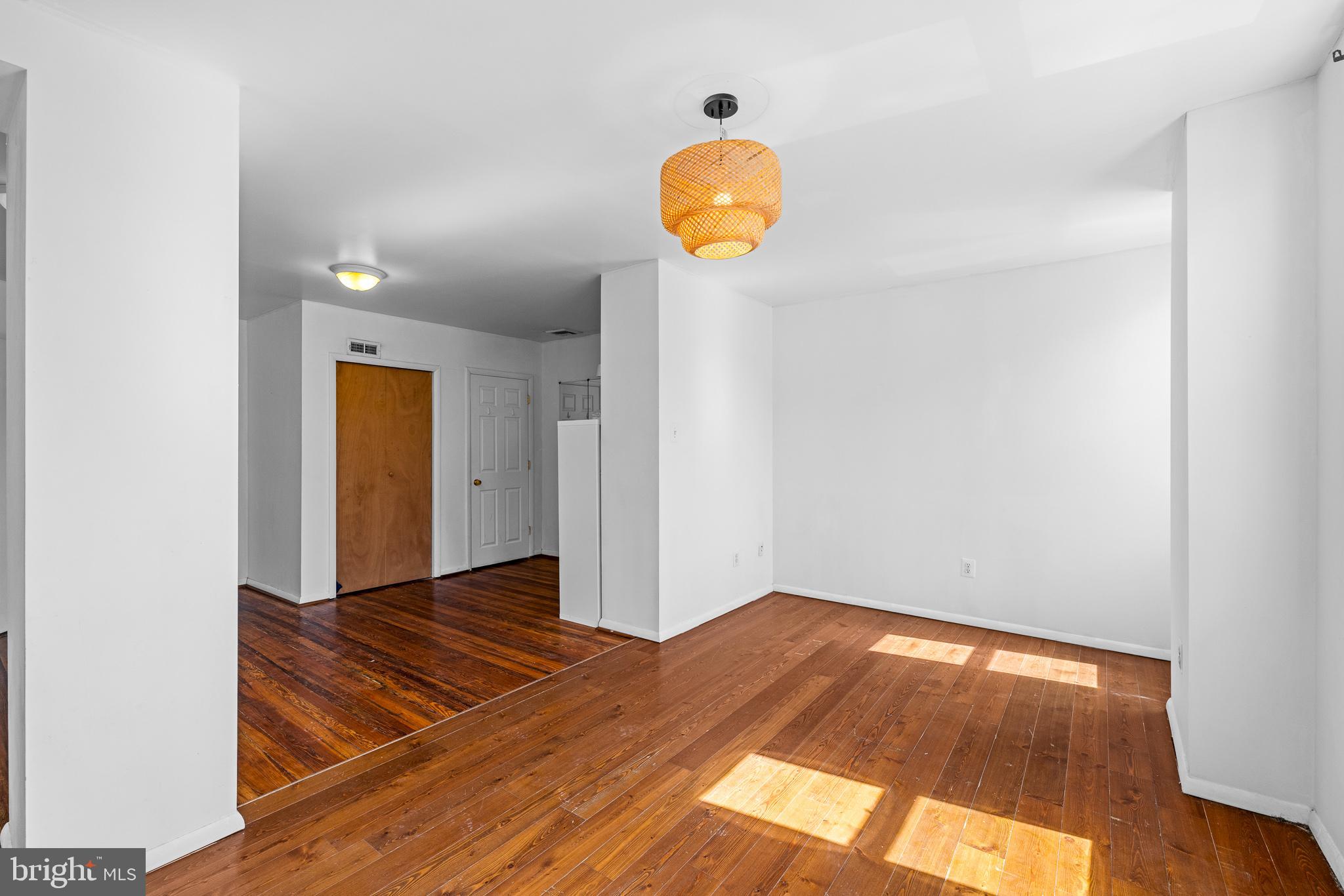 UNIVERSITY CITY - Residential Income