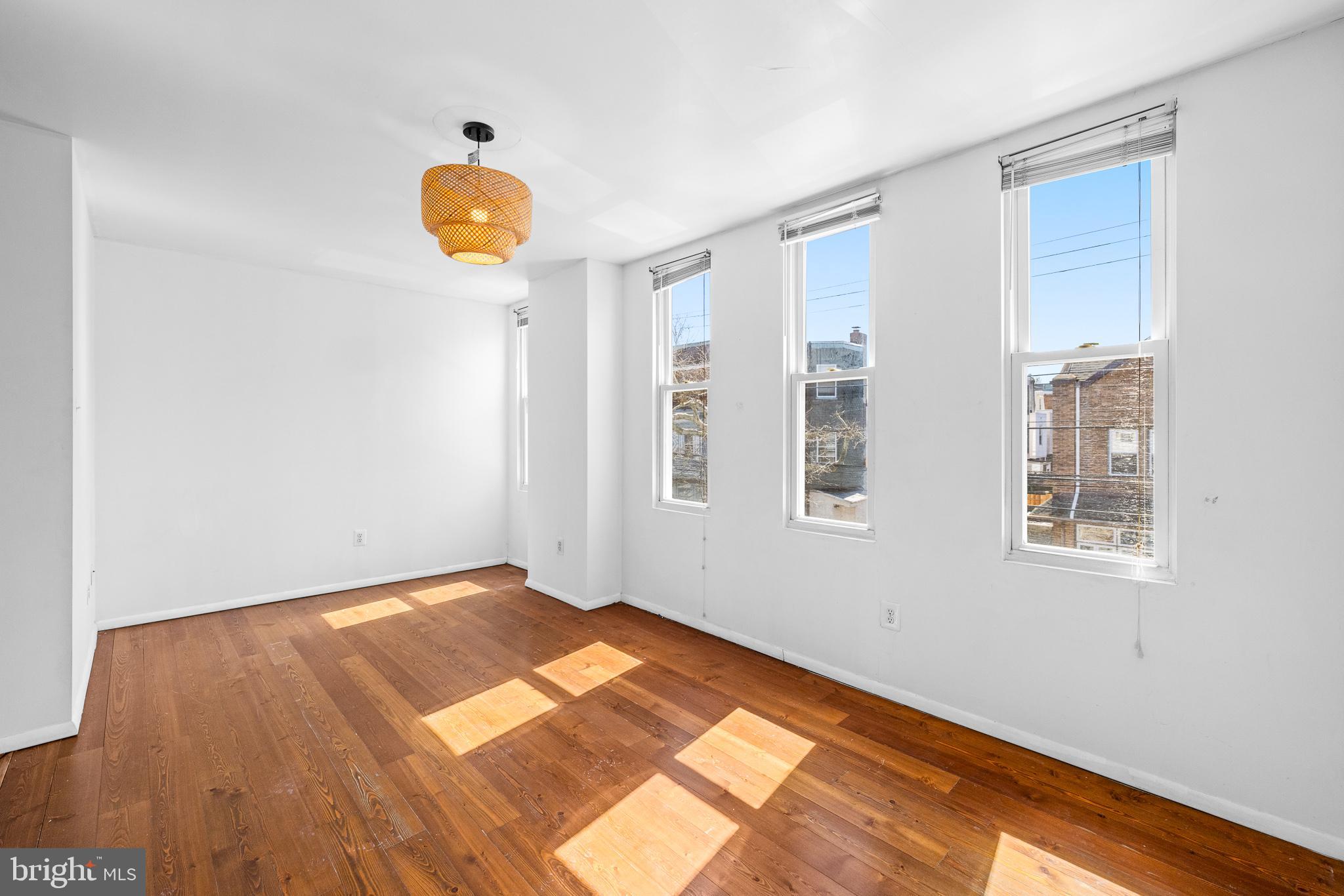 UNIVERSITY CITY - Residential Income