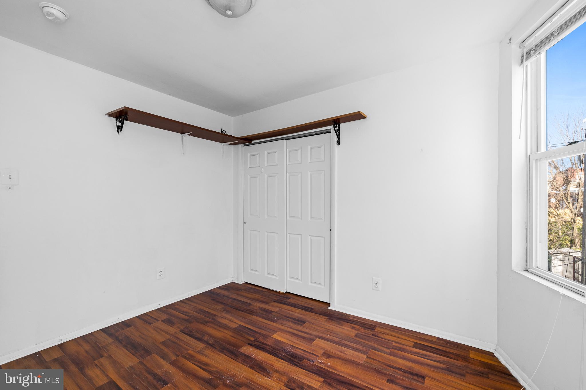 UNIVERSITY CITY - Residential Income