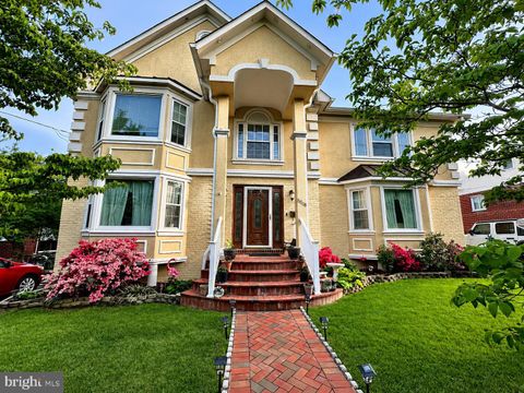 Photo of 5868 Arlington Boulevard, ARLINGTON, VA 22204 (MLS # VAAR2072428)