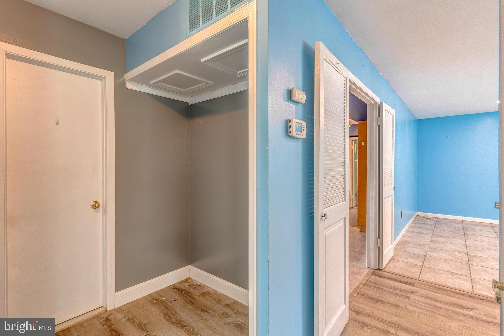 YORKTOWN - Residential