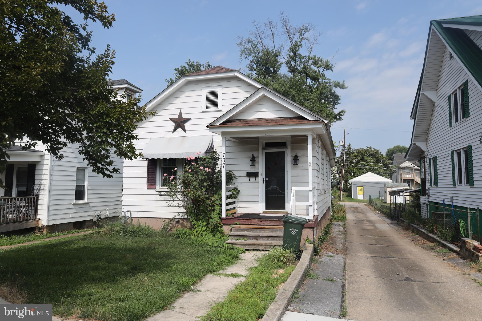 737 MARYLAND AVENUE