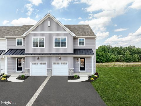 Townhouse For Sale - 17 Tilghman Trail<br/> Cumberland County, MECHANICSBURG, PA 17050